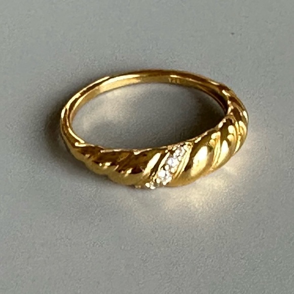 14k Gold finish Sterling Silver Classic Gold Twist CZ Ring - Picture 6 of 17